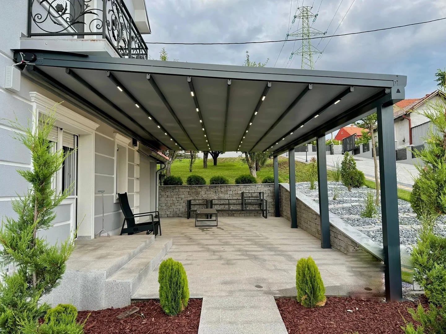 Bioklimatska pergola nad terasom privatne kuće